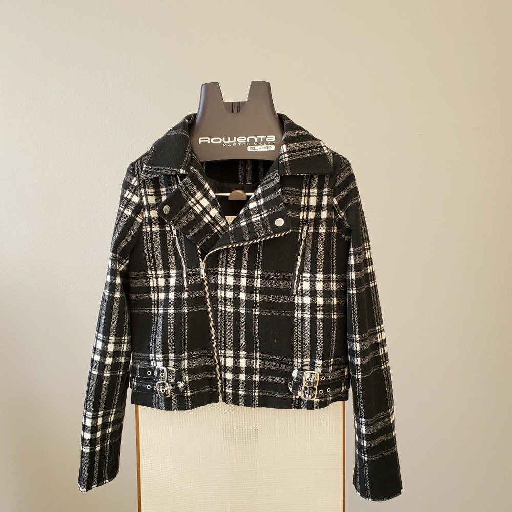 Wet seal Black & White jacket